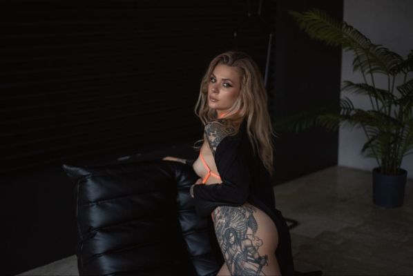 Каролина, индивидуалка